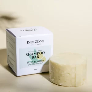 O Champô Sólido para Couro Cabeludo Sensível Azeite e Canhâmo Bam & Boo é um produto natural formulado para limpar suavemente e acalmar o couro cabeludo sensível.